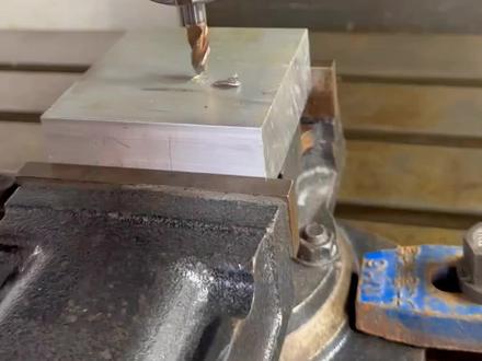 #每天学习一点点 #撞刀 #对刀 #cnc #操机仔 今日分享数控铣床对刀步骤