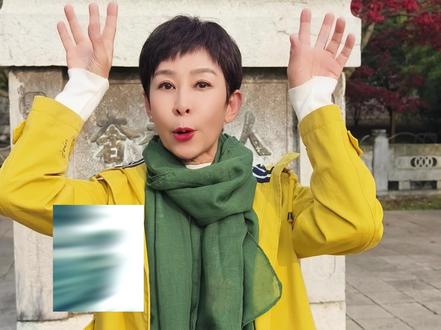 贵州旅行新发现,奢香夫人雕像头上的装饰物是什么?你猜对了吗 #李秀媛 #猜猜看 #贵州 #旅行 #正大综艺