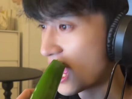 橹穆同人文之哥哥做我的猫(4)#橹穆#王橹杰#穆祉丞 #271199 #捡手机文学 这个穆祉丞依旧csgo梦男来的