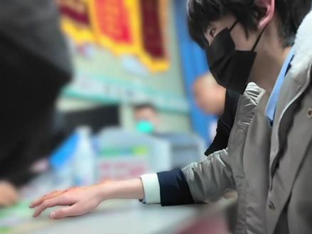 十二月请对左奇函好点!😭😭😭#左奇函#左奇函手受伤