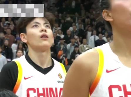 杨舒予11分1篮板3助攻,王思雨17分5篮板7助攻,恭喜中国女篮86:76南苏丹以10分差距获胜,后卫组织串联效果比双塔阵容灵活多了,姐姐在场边解说妹宝出手更自信了#杨舒予#王思雨 #中国女篮 #杨力维 #女篮世界杯