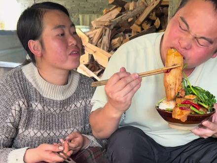 老老公在外面干活辛苦了,给他做好吃的,嘎嘎好吃