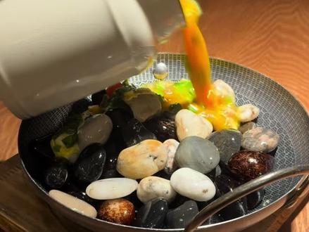 杭州就是这么会整活 炒个鸡蛋都要用鹅卵石炒 #万物皆可种草搜