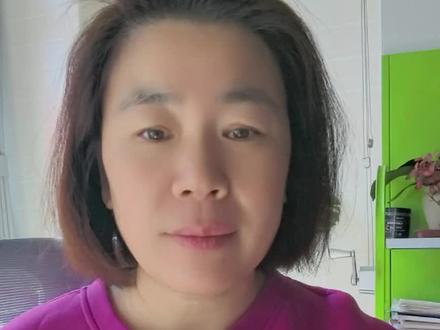 今天跟小杨同学复习到测量固体密度这个实验
我俩根据实验要点编了个小口诀
分享给大家:
一不动,二不忘,三平视,四适量。
一不动: 调节平衡螺母后,测量过程中就不能再动了。
· 二不忘: 记录质量时不要忘记带单位。
· 三平视: 量筒读数时视线一定要平视
· 四适量: 放入适量的水,既要浸没固体,又不能超出量程。
一个口诀一个点,关注微姐不跑偏。
下期该液体密度了,有需要的来~”
#中考倒计时 #物理实验 #中考物理实验 #物理知识点 #中考复习资料