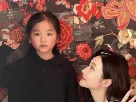 “你的创作值得被看见 也值得被尊重” #张艺凡 #红毯 #童趣 #画画 #温暖