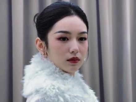 #周也 恋情!!她曾谈理想型:好看就行!