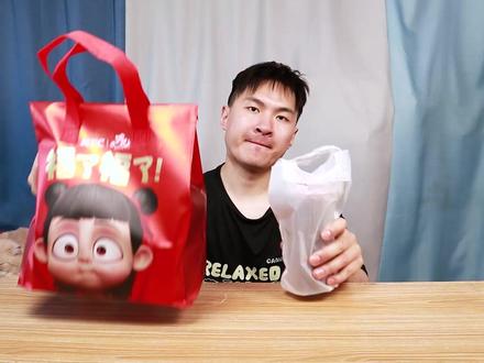 肯德基真会出,这五颗蛋沙拉脆脆肠K萨,味道也太独特了! #肯德基新品 #五颗蛋沙拉脆脆肠K萨 #美食 #试吃 #天冷了吃点啥