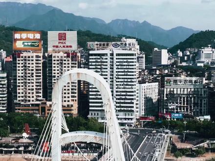 延平山城主题曲《延平Street》首发! 小城故事多,把生活写成歌。
谁知道“k驴”和“呐懵”是什么?
#看见音乐计划 #炙热计划 #延平 #AI音乐 #千禧年