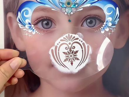 手残党也能画出漂亮的艾莎公主啦~ 有了这个拓印板省时又省力,简单又好看,简直是彩绘师必入一款,透明拓印板印出主题图案,两侧随意加点线条,简单漂亮的艾莎就完成啦~#彩绘#艾莎公主#彩绘排笔#彩绘艾莎公主#淳儿彩绘