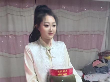 东北年三十的神秘仪式 荤油坛子今年终究是没躲过去#甘南县 #东北过年 #荤油坛子 #催婚 #过年催婚