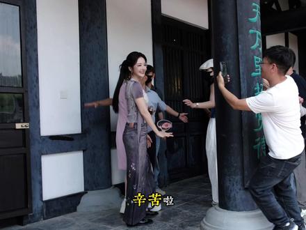 李依晓老师欣赏咱沭阳的姑娘们跳舞啦 #李依晓COS虞姬回宿迁 #邱学长 #沭阳 #虞姬故里挚爱沭阳