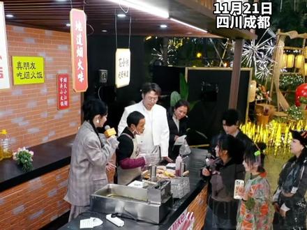 明星也难顶“鸡排哥”的魅力,“您的口味就是我的标准”,景德镇“鸡排哥”再现金句,何洁当场被惊到张大嘴:I do#何洁 #鸡排哥 #何洁被鸡排哥的口才惊到了 #抖音烟火市集 #寻味烟火气