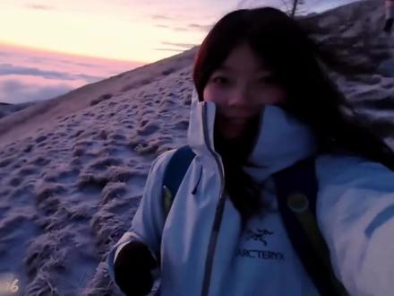 “出去玩,我一拳就到” #爬山我一拳就到 #爬山转场 #旅行转场 #1234转场爬山 #青年创作者成长计划