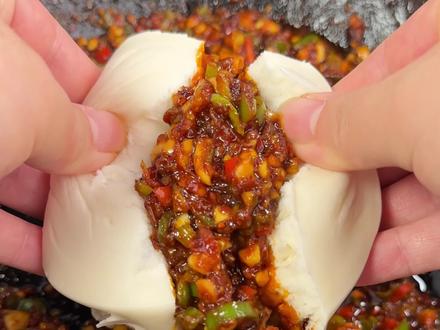 不用买辣椒酱了,在家做很简单 #辣子夹馍 #辣椒酱 #花生辣椒酱