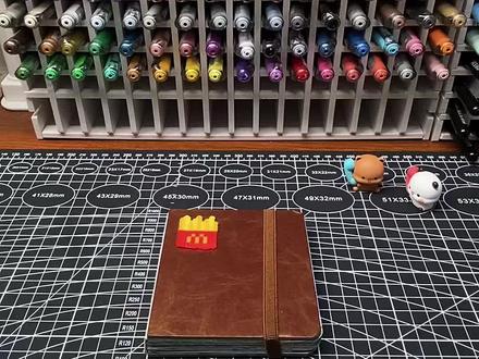 第一本翻翻乐竣工啦,和大家分享喜悦😁 喜欢丙烯马克笔的小伙伴越来越多,希望能大家一起进步,我立志做到最详细的绘画步骤,让刚入坑的小伙伴找到方向😄
#翻翻乐#丙烯马克笔#绘画过程 #创作者扶持计划 #绘画教程