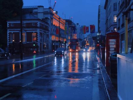 伦敦的雨季会冲垮一切 就像我们的回忆破败不堪.#伦敦#英国