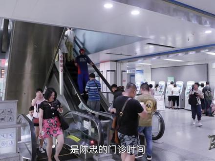 医者:18岁女孩来就医,医生一看脸色大变,召集全院专家开会救治