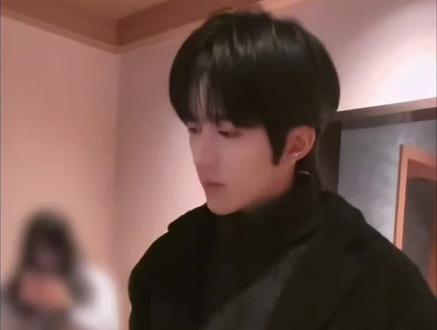 ①说了两次要滑双板的星星火速打脸玩单板,只为了耍帅被邱邱夸
②星星和邱邱一间更衣室
③星邱全肯定
#黄星 #邱鼎杰 #星邱