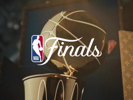 一年一度的篮球盛宴#NBA总决赛将于北京时间6月3日拉开大幕。30支球队经过一个赛季的洗礼,最终只有两支球队能够来到这个最高的舞台。在这块场地上,永远不乏精彩的时刻和令人铭记的瞬间。那么今年究竟会是哪支球队问鼎奥布莱恩杯,让我们一起拭目以待。#季后赛看我的