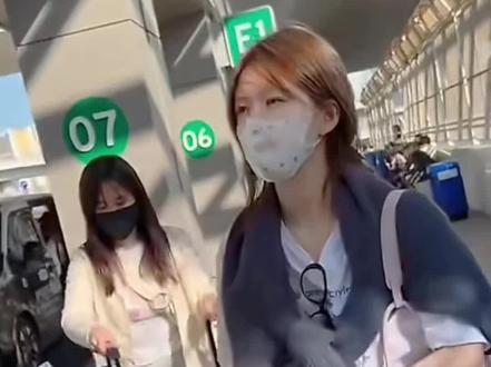 露思已抵达香港澳门啦 两位双川渝顶流要见面啦
期待1月17日双顶流强强联合 在舞台上闪闪发光
#赵露思 #王鹤棣 #澳门王鹤棣演唱会
#抵达澳门#双顶流强强联合