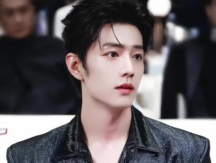 恭喜#肖战 获得SMG最年轻视帝!实至名归!他的的人气依旧那么爆!满场的欢呼呐喊声!他也依旧谦逊有礼,温文尔雅,不仅帅气,还自带天然萌!真的太招人稀罕啦!😘#恭喜肖战获SMG视帝 #肖战smg视帝 #藏海传 #肖战的万能小飞侠