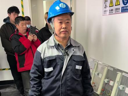 低压电工实操 #上热门 完成401、410、411 -各出线开关停电操作流程
大家看明白了吗?老师手把手教你、教你考试不丢分。