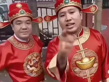 #刀酱 #东百往事 #新年祝福语##民间习俗 大家新年好刀酱携手虎哥给大家拜年啦!