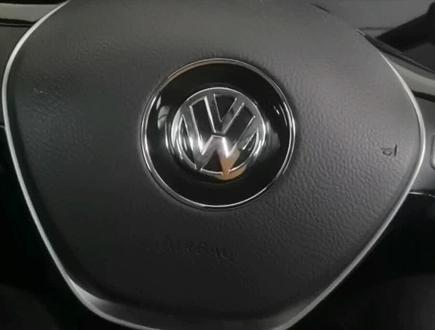 迈腾B8更换一键启动按钮,MQB平台的大众车系这个按钮都容易坏,有遇到的就可以自己更换搞定了