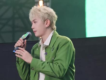 最后talking环节,请大家守护一下我的完播率,好吗😢好的#颜人中 #北京大眼音乐节 #颜人中北京音乐节 #绿衬衫的魅力 #男明星