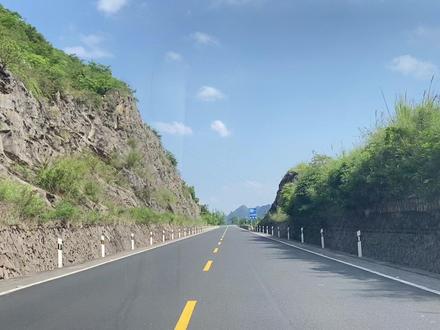 自驾到贵州安顺,打卡全国著名的黄果树大瀑布,雨季真的太壮观了 #vlog旅游 #黄果树 #贵州 #自驾游