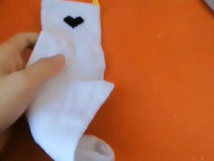 三岁小孩都会做的娃衣,仅需要把一只袜子剪几刀就能做好#手工 #娃衣 #儿童手工 #手工教程 #自己做衣服 #变废为宝手工 #旧物利用 #废物利用 #diy