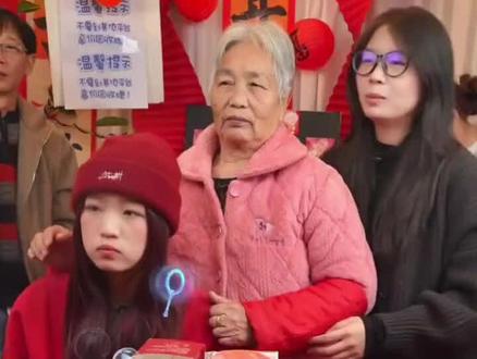 大家来期待导演除夕夜为我们准备的节目吧😏#野猪一家 #野猪啾一