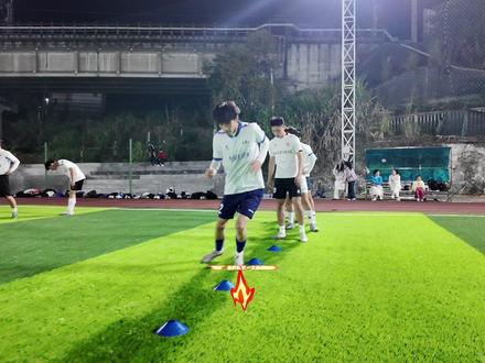 2026年福建省城市足球联赛(闽超)开赛在即,龙岩市足球代表队今晚完成首次集训。球员们精神饱满、斗志昂扬,对即将到来的联赛充满信心,纷纷表示将以最佳状态为家乡荣誉而战。