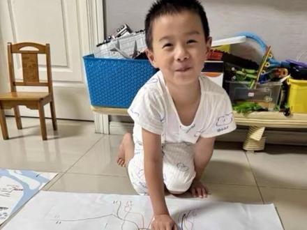痴迷地铁的娃画上海地铁#上海地铁 #陪娃时光 #亲子互动