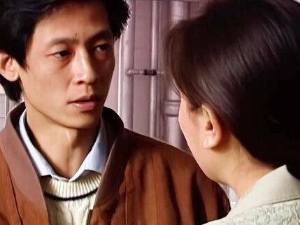 前妻前夫各带现任回家会是什么样?#王志文 #李诚儒#那时的他们都很年轻 #影视解说推荐 @抖音小助手