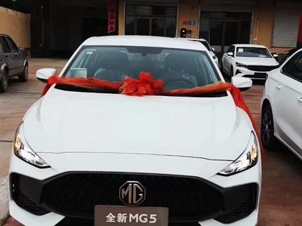 七月最值得入手的一款合资轿车名爵MG5,手动风尚版指导价67900,优惠后46900元。两年免息贷款、零首付购车月供1200元#每天推荐好车#再好的副驾驶不如自己手握方向盘