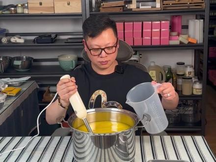 酪梨也叫牛油果。这是用酪梨油制作的 老李渲染洁面皂。#酪梨 #牛油果 #鳄梨 #洁面皂 #洗脸 #洗澡 #沐浴露 #滋润保湿 #好物推荐 #纯天然无添加