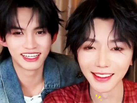 已经得了看到他们就想笑得病~
#云熠 #直播 #小情侣 #磕糖 #激动