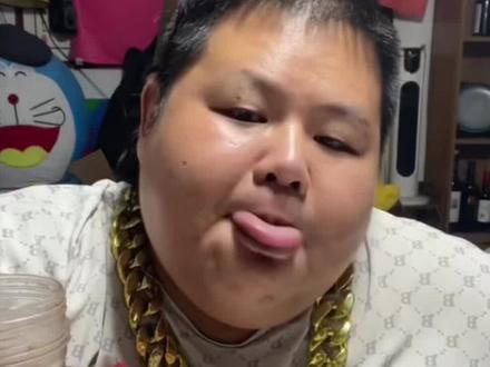 板儿面纯享版 良子说板面的时候,好像关羽拿起了大刀,诸葛亮摇起了羽扇,博尔特站上了跑道 ,意气风发#味真足 #板面 #焖子 #健身#薄肌男孩