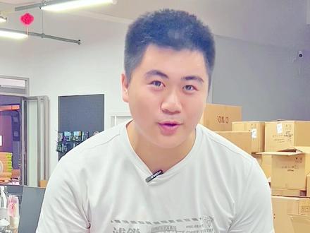 #羽毛球 夏季不用担心球拍会爆开哦!容量大的羽毛球包,能装,功能分区多的羽毛球包!祝大家打球开心。