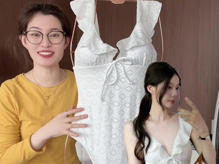 姐妹们你们让我研究的纯欲感泳衣两件套!这不就来了吗!#泳衣#温泉度假#泳衣推荐显瘦遮肉 #纯欲天花板 #海边度假