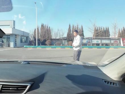 礼让行人要注意,不然很可能担责 #懂车小知识 #dou是知识 #礼让行人 #东风百万新星计划