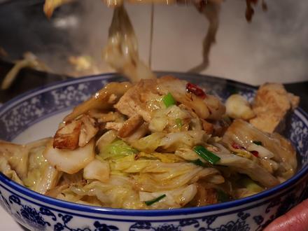 欢迎收看《舌尖上的河南》之白菜炕豆腐#河南美食 #舌尖上的河南 #白菜炕豆腐 #第一口春味是家乡的年味 #家乡的味道