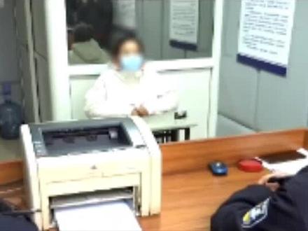 帮信罪取保完。不起诉只是被断卡惩戒能办理护照之类的吗?
帮信罪没有起诉,不代表你没有不是涉案关联人员。按《反电信诈骗法》的规定,涉案关联人员是限制出境的。除非你的涉案关联得到彻底解除,要不然只能等相关的限制名单到期再说吧。这期间你要办理护照当然是禁止的。除了禁止出境,你还被限制申请贷款业务,五年内禁止银行卡手机卡新开户。你名下的银行卡是都处于封冻状态的,没有非柜面业务也没有支付业务。
不过如果规定还是允许你能维持一张银行卡和一张手机卡的正常使用,维持生活工作的正常需求。如果没有,那就跟公安机关申请。如果找工作需要办理工资卡也是如此,可以向公安机关申请开卡。这些特殊用卡,需要持相关材料去特殊申请。#帮信罪 #开设赌场罪 #赌场处处是套路 #严惩黑恶势力 #反电信诈骗