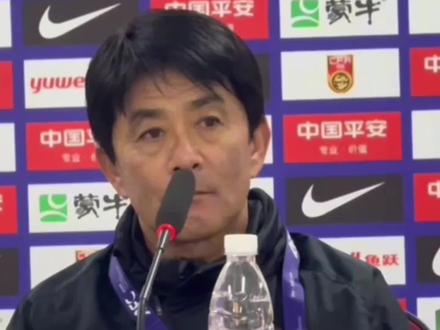 细节决定成败!中国U17日籍主帅浮嶋敏,正在把中国队改造成日本队,中国U17国少7比0狂胜印尼,3比2绝杀印尼后,浮嵨敏赛后都是把球员叫在一起,立刻总结细节,错的改进,好的鼓励#实况足球手游 #易球成名计划 #实况足球online #u17国足 #浮嵨敏