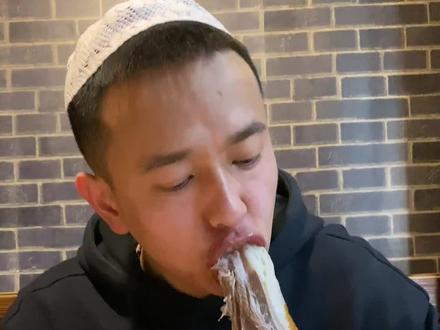 手抓羊肉肥肥的吃才是最香的😋#我是吃货 #美食 #抖音美食 #手抓羊肉 #这家店回头客超多 #美食打卡 #美