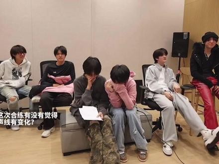 老师,感觉他俩要憋笑不成功继而社恐回重庆了#排练花絮 #橹瑞 #张函瑞 #王橹杰