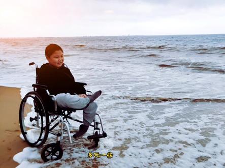 一边哭一边录,故事不长,视频不短,足够我用尽一生去诉说,去感受,去回忆,去爱你!请您关注关爱可爱的文华,我们需要您的支持与点赞!#进行性肌营养不良 #罕见病 #dmd #薛文华加油