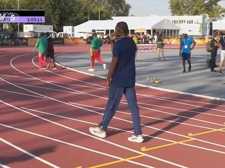 #2023布达佩斯田径世锦赛 男子#100米 决赛前,莱尔斯、塞维尔热身#田径