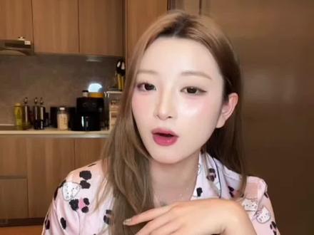 正子老帮菜见面,老帮菜对正子初印象“仿佛兮若轻云之蔽月”“飘摇兮若流风之回雪”.@正子 @单眼皮的小黄豆🌕 #正子#单眼皮的小黄豆 #小黄豆助理